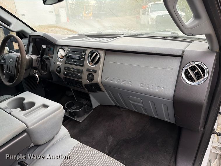 image for item FT6943 2011 Ford F250 Super Duty Crew Cab pickup truck