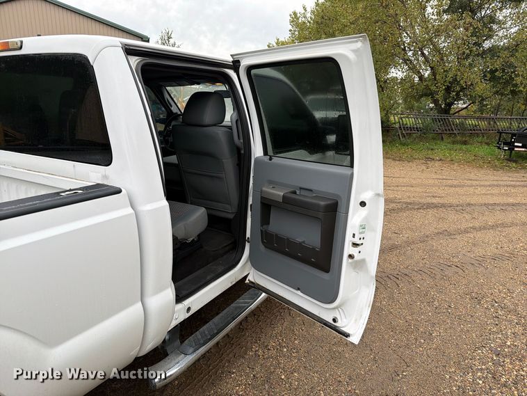 image for item FT6943 2011 Ford F250 Super Duty Crew Cab pickup truck