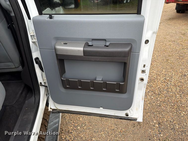 image for item FT6943 2011 Ford F250 Super Duty Crew Cab pickup truck