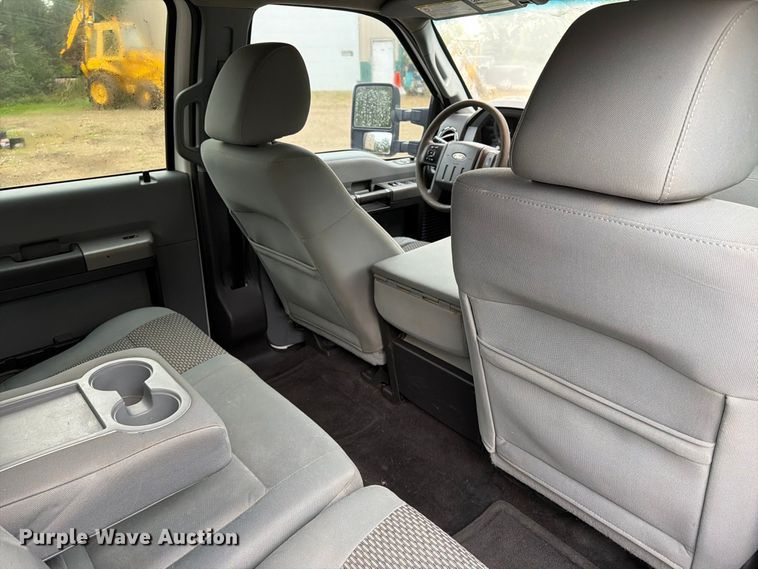 image for item FT6943 2011 Ford F250 Super Duty Crew Cab pickup truck
