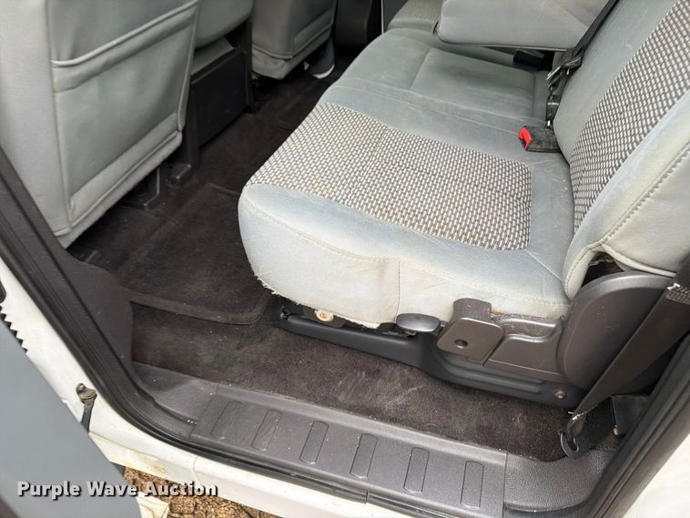 image for item FT6943 2011 Ford F250 Super Duty Crew Cab pickup truck