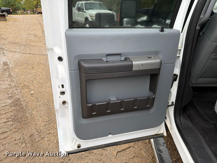image for item FT6943 2011 Ford F250 Super Duty Crew Cab pickup truck