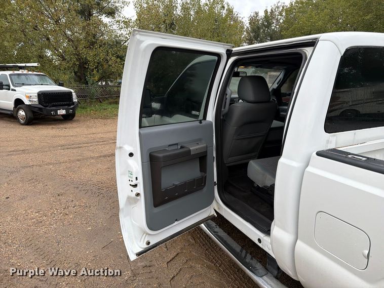 image for item FT6943 2011 Ford F250 Super Duty Crew Cab pickup truck
