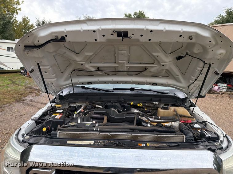 image for item FT6943 2011 Ford F250 Super Duty Crew Cab pickup truck