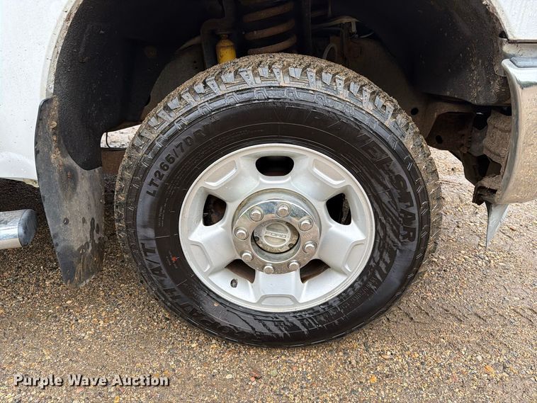 image for item FT6943 2011 Ford F250 Super Duty Crew Cab pickup truck