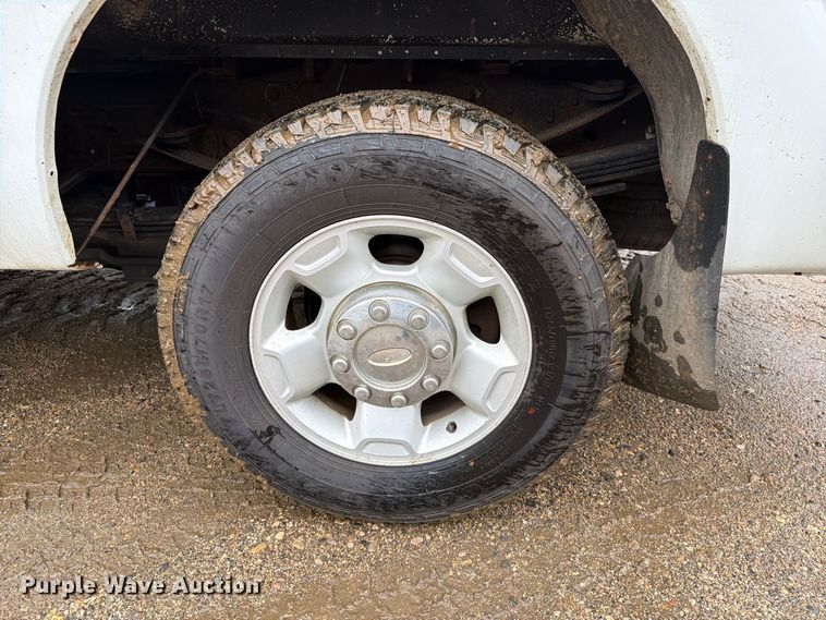 image for item FT6943 2011 Ford F250 Super Duty Crew Cab pickup truck