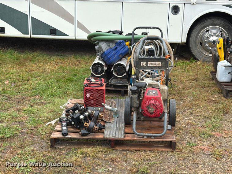 image for item FT6945 Assorted tools