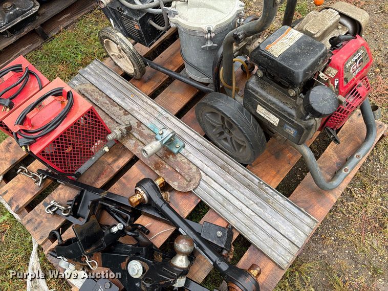 image for item FT6945 Assorted tools