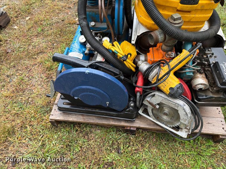 image for item FT6945 Assorted tools