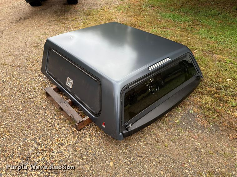 image for item FT6947 Leer pickup truck topper