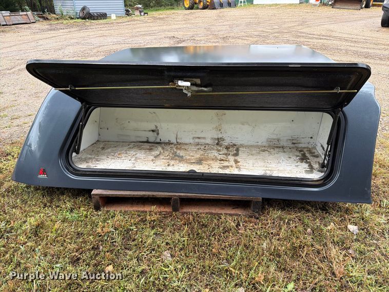 image for item FT6947 Leer pickup truck topper