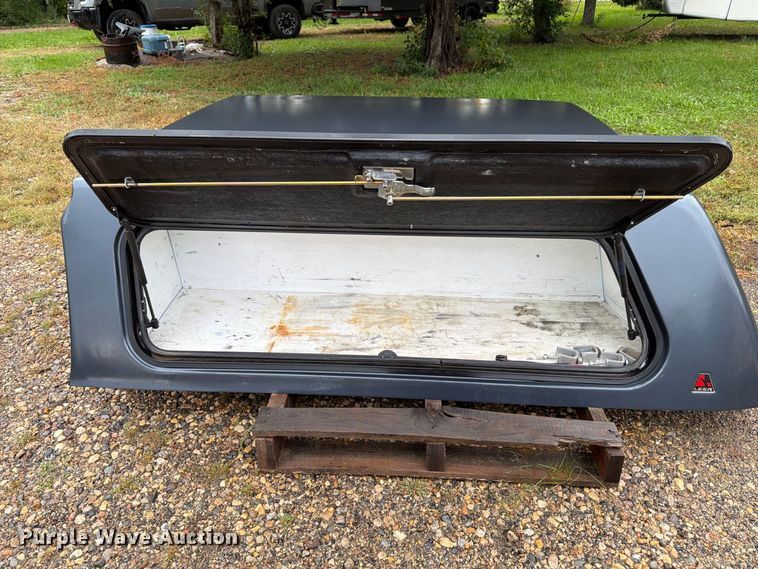 image for item FT6947 Leer pickup truck topper
