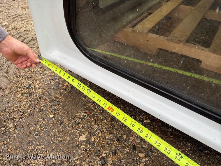 image for item FT6948 Leer pickup truck topper