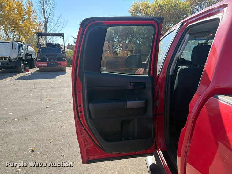 image for item FT7560 2013 Toyota Tundra Ext. Cab pickup truck