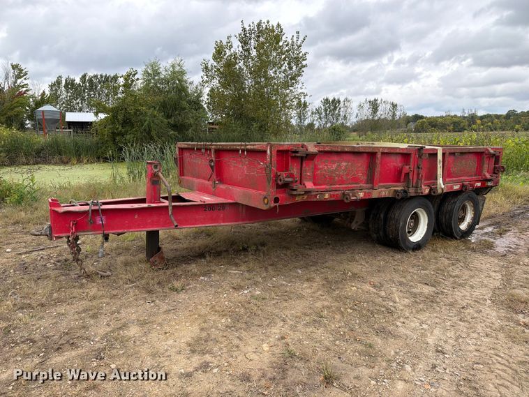 image for item FT8142 1997 Towmaster trailer