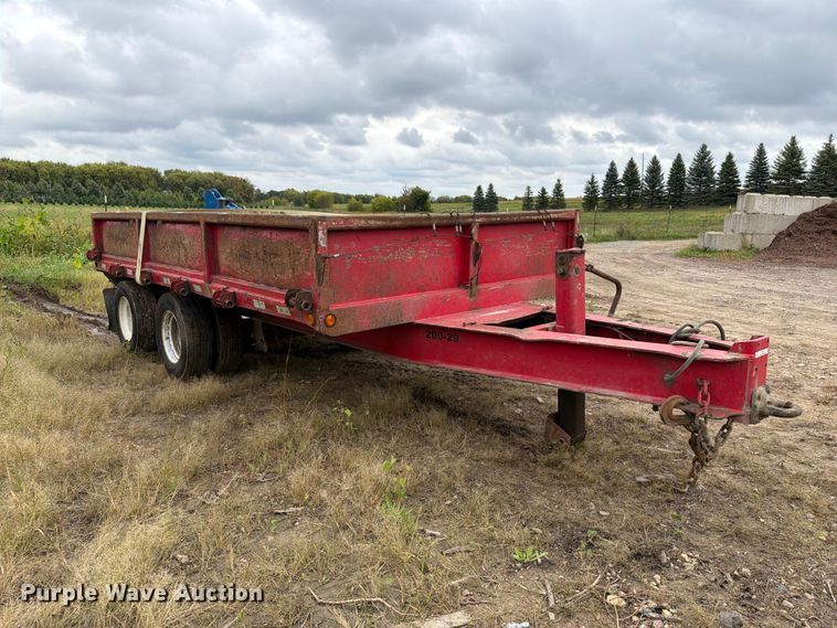 image for item FT8142 1997 Towmaster trailer