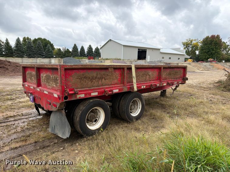 image for item FT8142 1997 Towmaster trailer