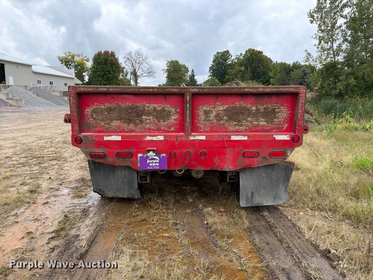 image for item FT8142 1997 Towmaster trailer