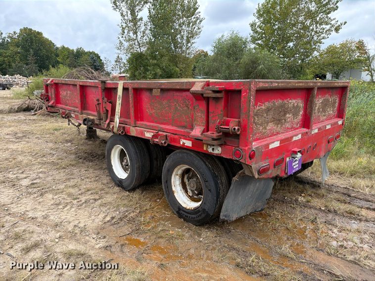image for item FT8142 1997 Towmaster trailer