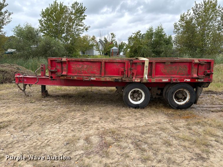 image for item FT8142 1997 Towmaster trailer