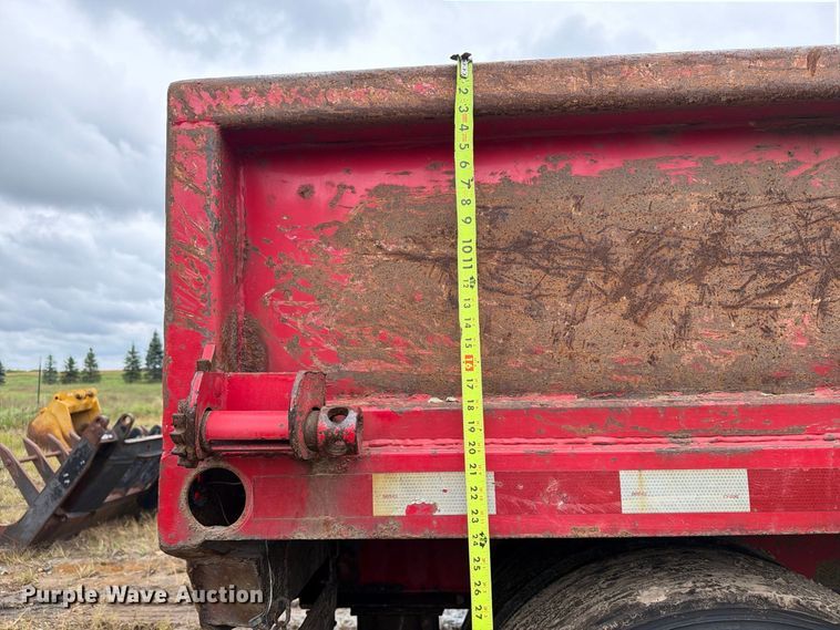 image for item FT8142 1997 Towmaster trailer
