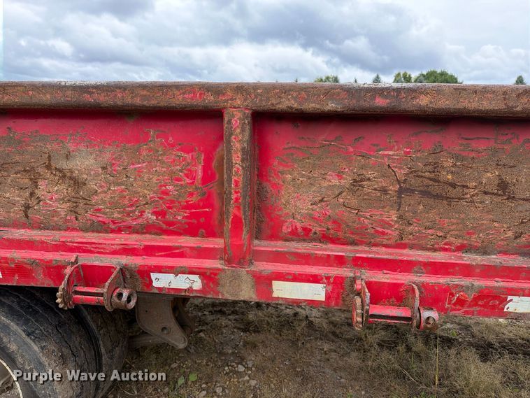 image for item FT8142 1997 Towmaster trailer