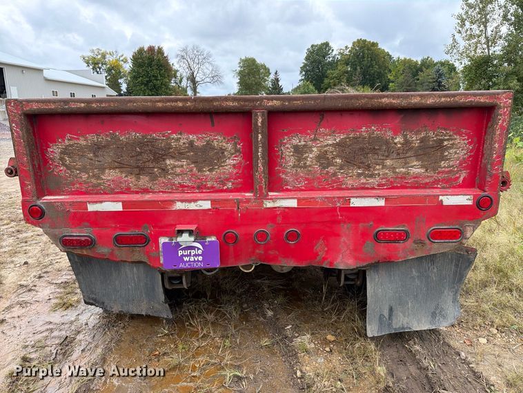 image for item FT8142 1997 Towmaster trailer