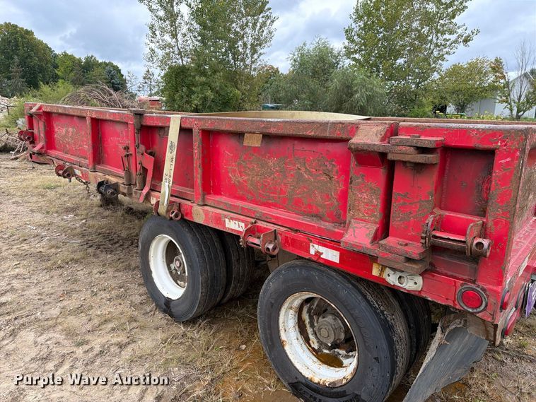 image for item FT8142 1997 Towmaster trailer