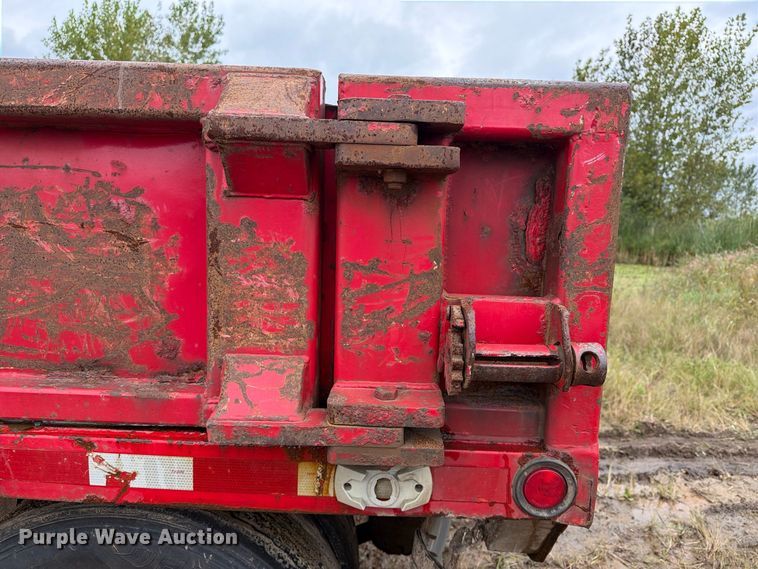 image for item FT8142 1997 Towmaster trailer