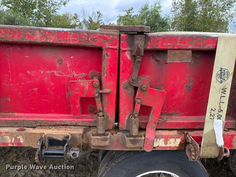 image for item FT8142 1997 Towmaster trailer