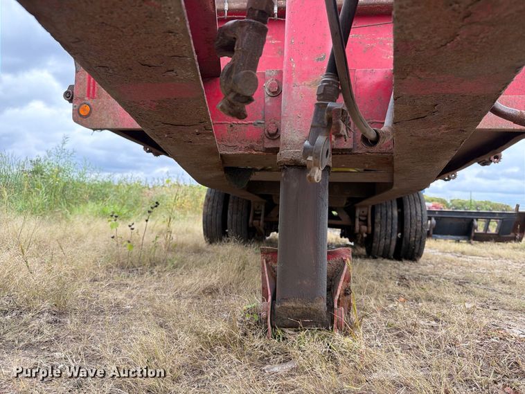 image for item FT8142 1997 Towmaster trailer