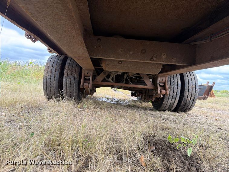 image for item FT8142 1997 Towmaster trailer