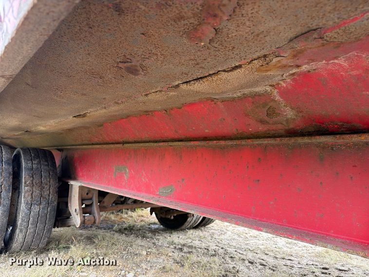 image for item FT8142 1997 Towmaster trailer
