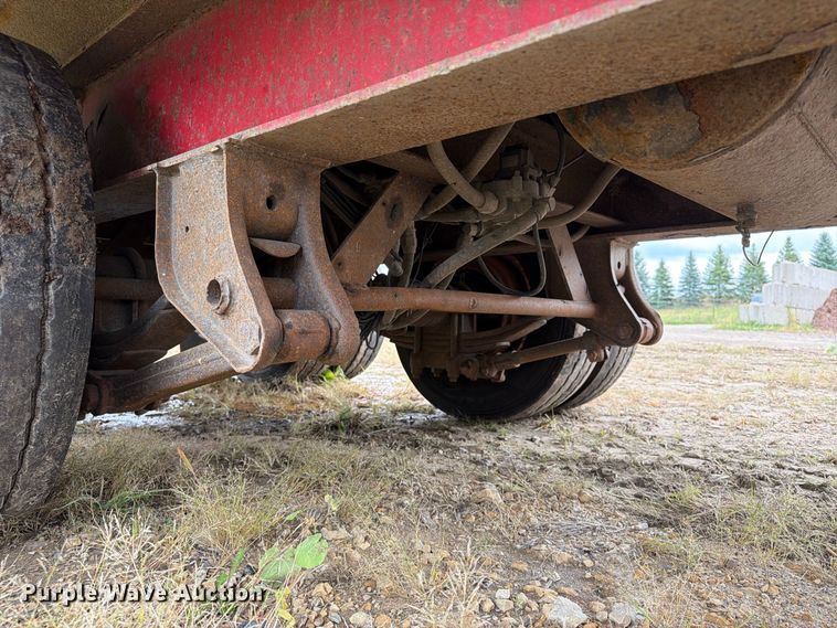 image for item FT8142 1997 Towmaster trailer