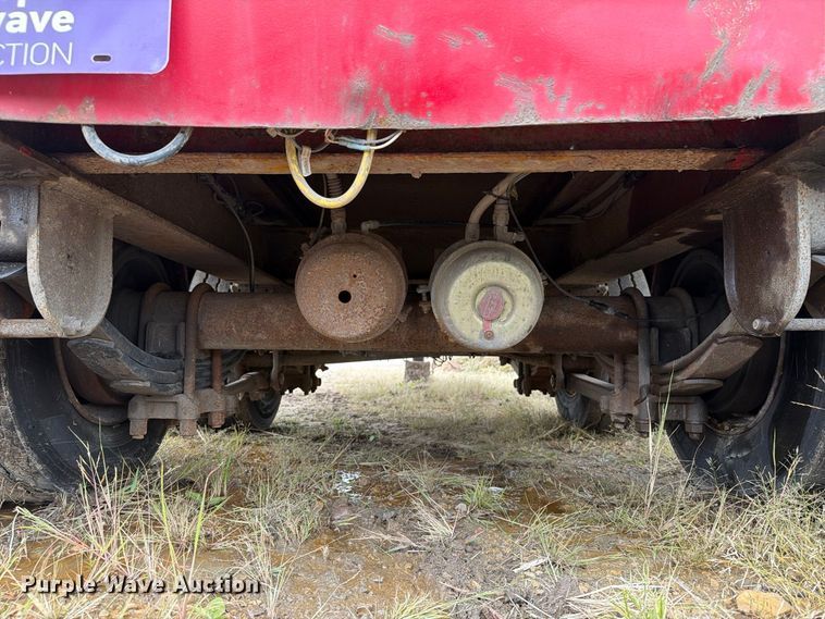 image for item FT8142 1997 Towmaster trailer