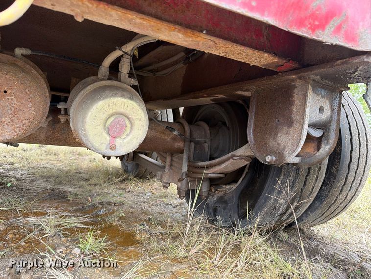 image for item FT8142 1997 Towmaster trailer