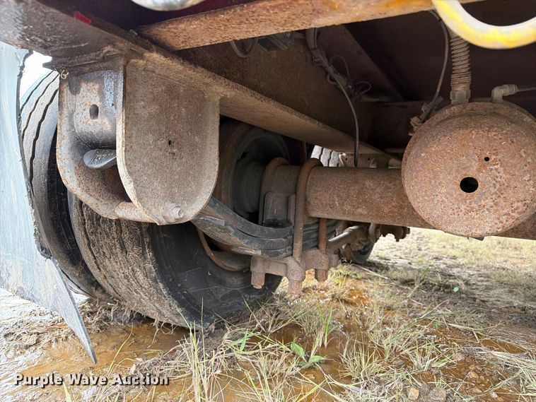 image for item FT8142 1997 Towmaster trailer