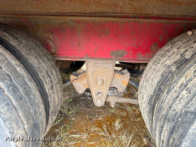 image for item FT8142 1997 Towmaster trailer