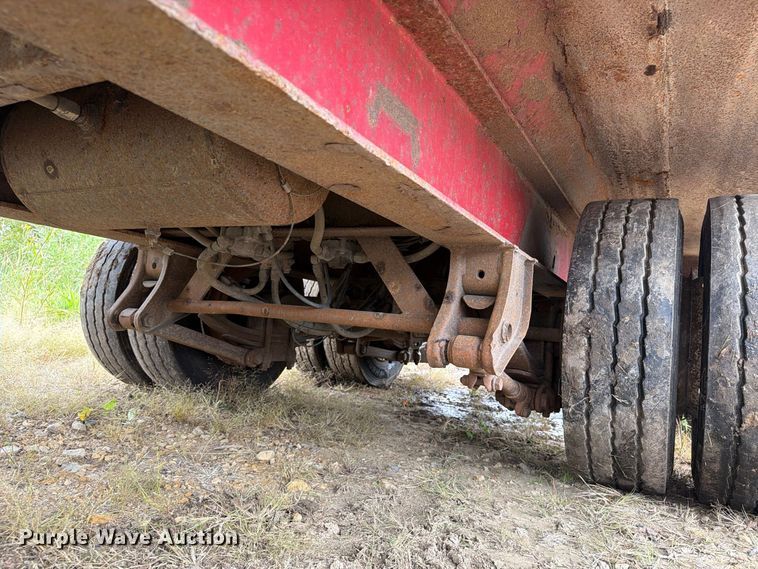image for item FT8142 1997 Towmaster trailer