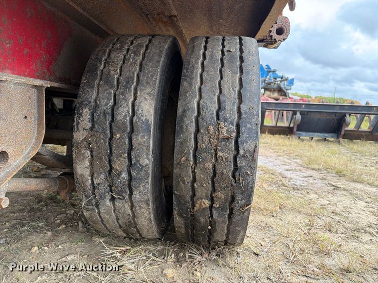 image for item FT8142 1997 Towmaster trailer