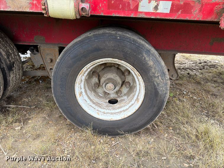 image for item FT8142 1997 Towmaster trailer