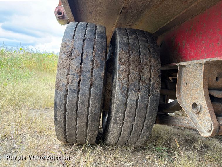 image for item FT8142 1997 Towmaster trailer
