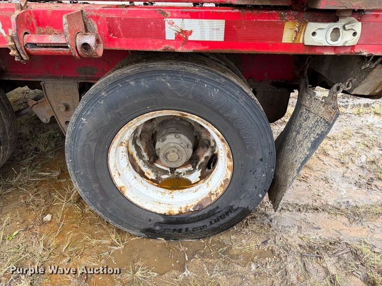 image for item FT8142 1997 Towmaster trailer