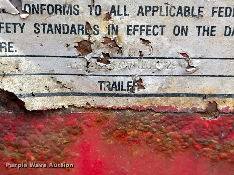 image for item FT8142 1997 Towmaster trailer