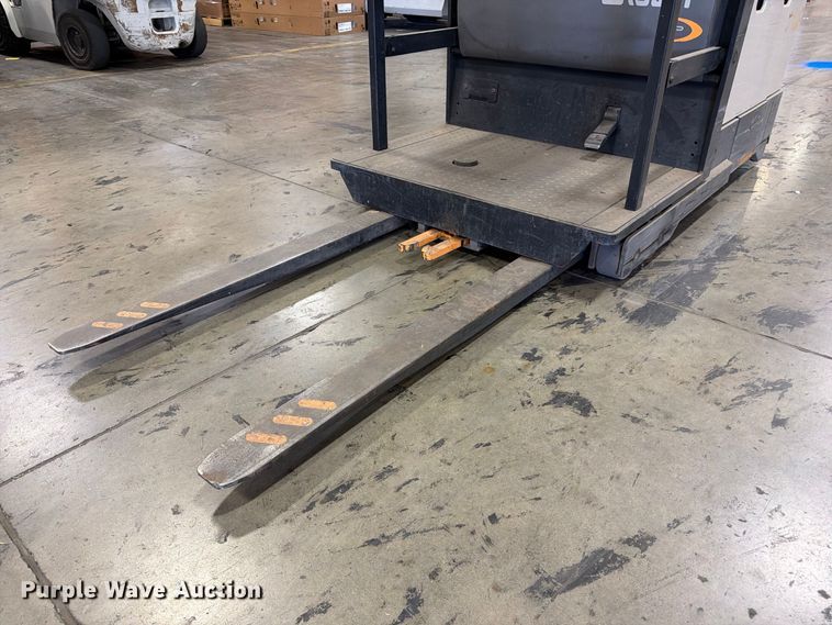 image for item FU0584 2018 Crown SP3520-30 Picker