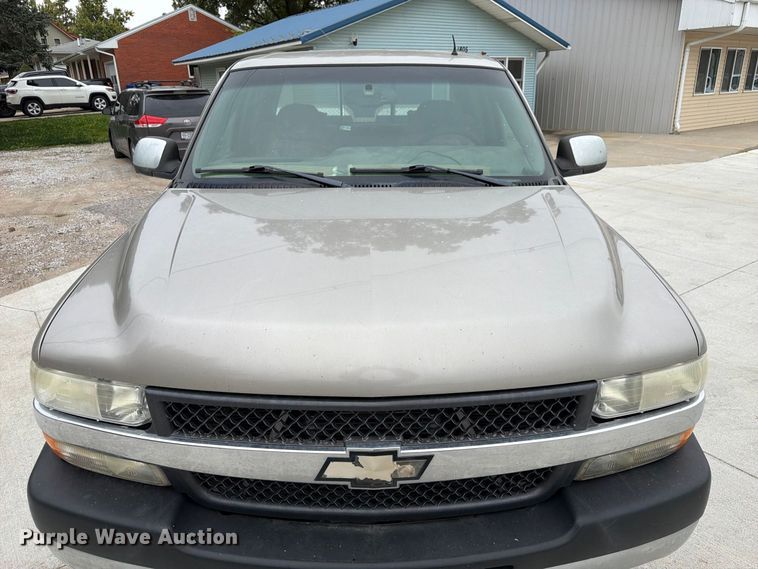 image for item FU0586 2001 Chevrolet Silverado 2500HD Crew Cab pickup truck