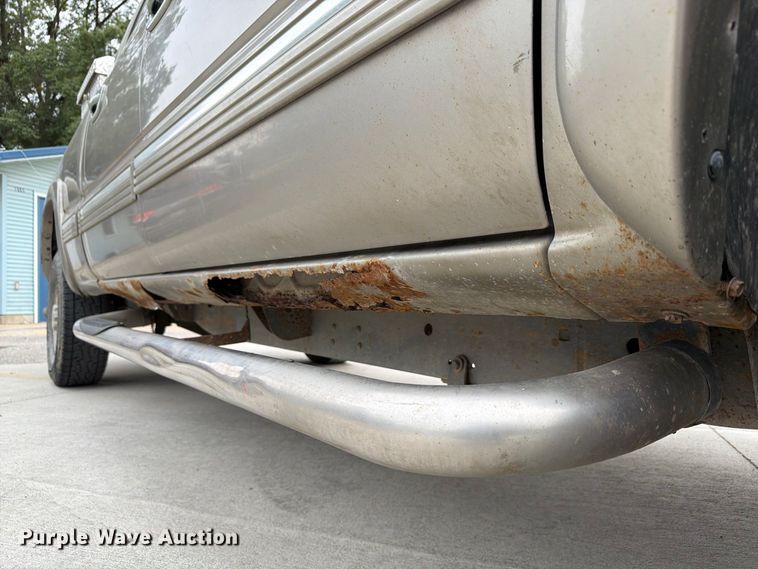 image for item FU0586 2001 Chevrolet Silverado 2500HD Crew Cab pickup truck