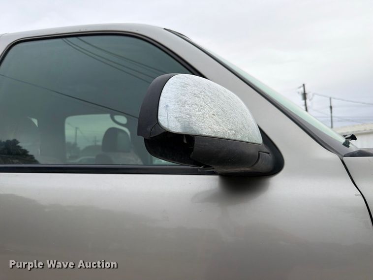 image for item FU0586 2001 Chevrolet Silverado 2500HD Crew Cab pickup truck