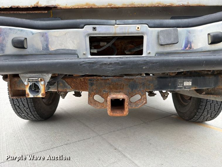 image for item FU0586 2001 Chevrolet Silverado 2500HD Crew Cab pickup truck