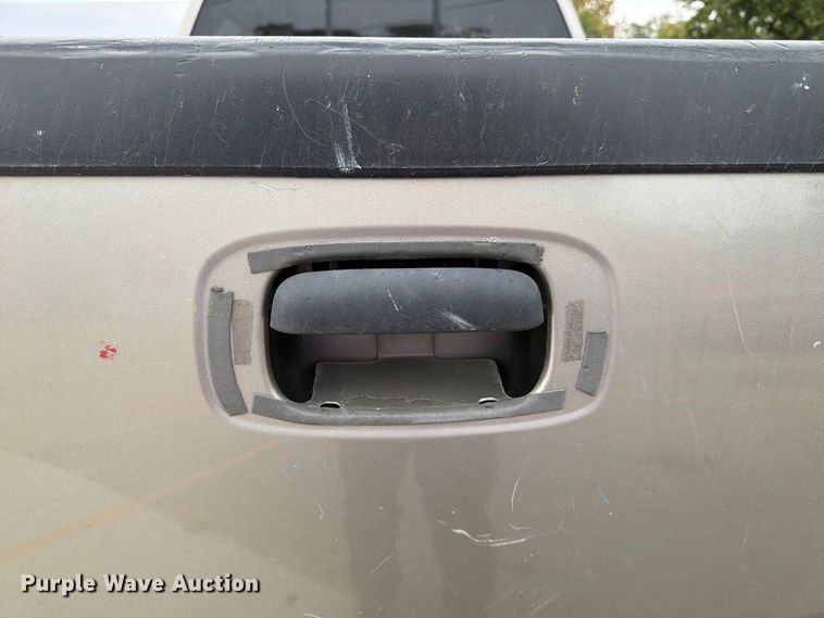 image for item FU0586 2001 Chevrolet Silverado 2500HD Crew Cab pickup truck